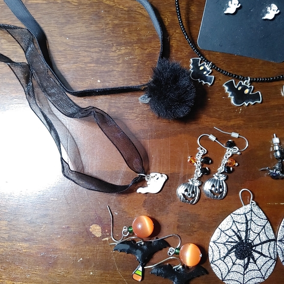 12 sets of halloween earring plus more - Picture 6 of 6
